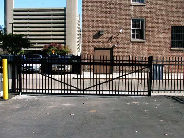 Commercial aluminum fence by Pickens Fence